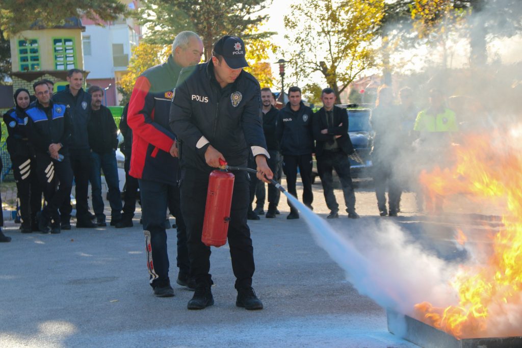 Emniyet personeline afet ve acil durum eğitimi