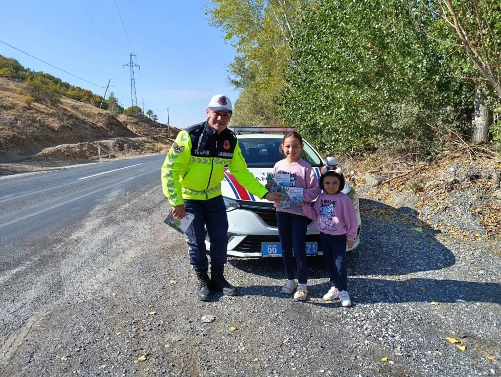 Jandarmadan Dünya Kız Çocuklar Günü’nde anlamlı jest