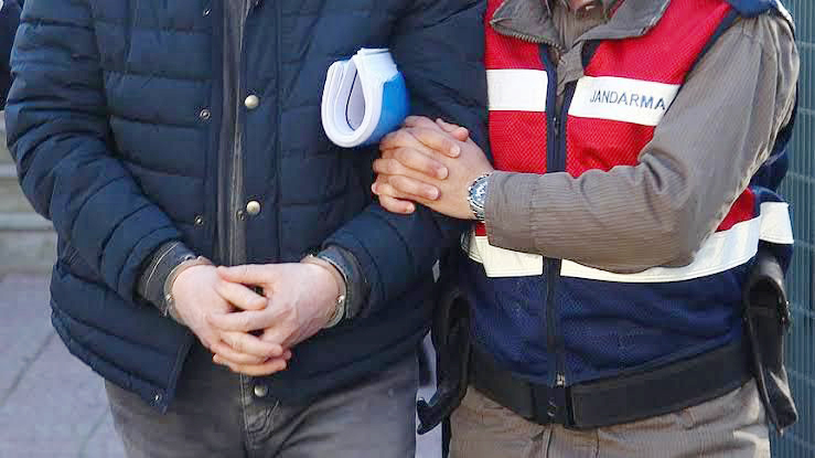 Hırsızlıktan aranan şahıs derin dondurucuda yakalandı