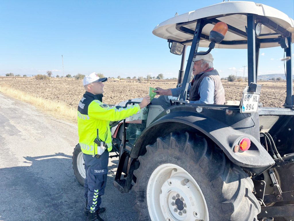  Traktör sürücülerine güvenlik uyarısı