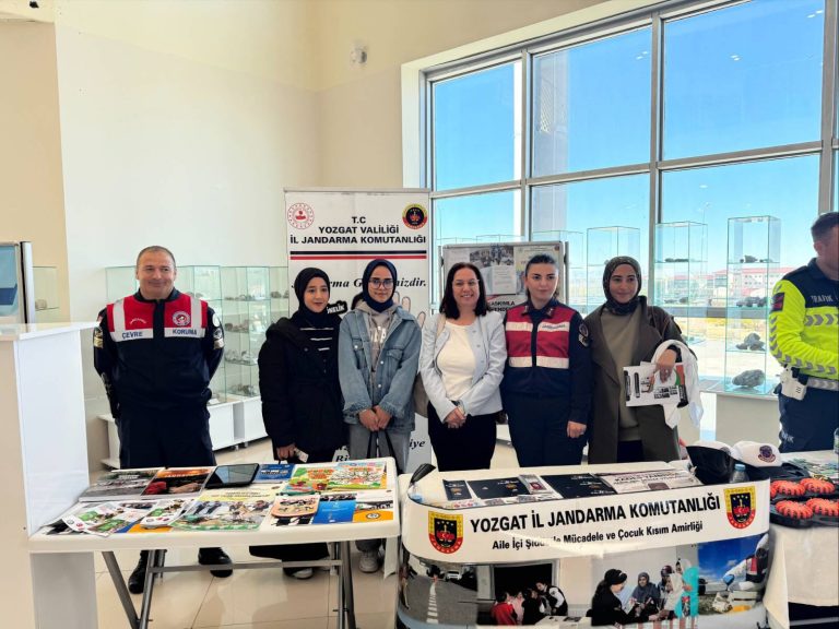 Jandarma’dan öğrencilere farkındalık eğitimi