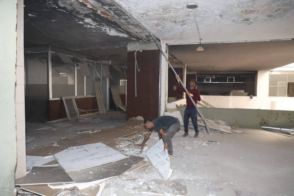 Abide İşhanı’nda kaçak yapı yıkımı gerçekleştirildi