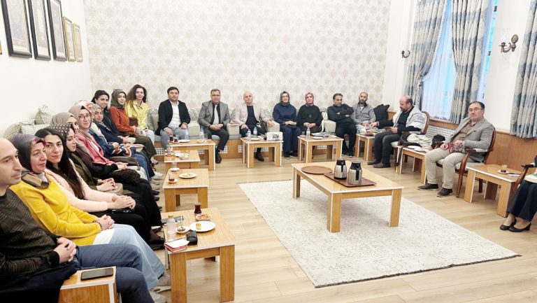 Altınkaynak: “Okuyan öğretmen, düşünen nesiller yetiştirir”