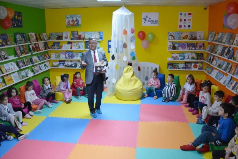 Minik öğrenciler hayal gücünü geliştiriyor