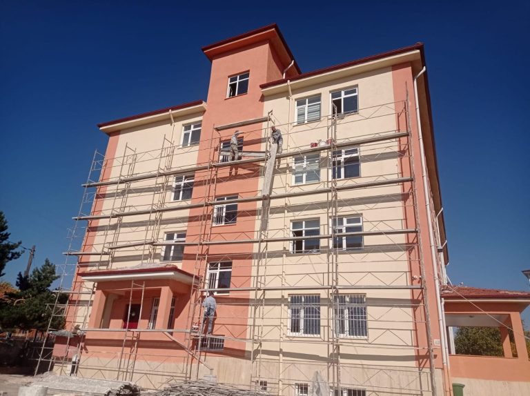 Okullarda bakım ve onarım çalışmaları sürüyor