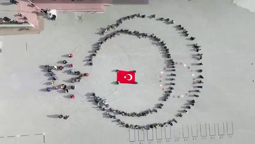 VİDEOLU HABER: Minikler Cumhuriyet için hilal ve yıldız oldu