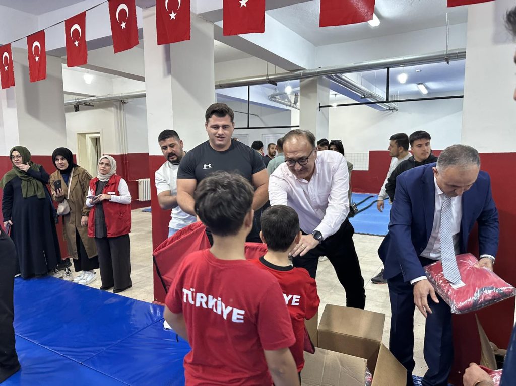 Milli Güreşçi Rıza Kayaalp Yerköy’de gençlerle buluştu