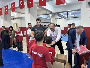 Milli Güreşçi Rıza Kayaalp Yerköy’de gençlerle buluştu