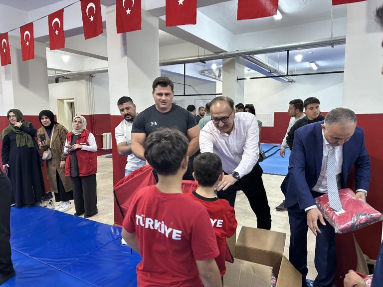 Milli Güreşçi Rıza Kayaalp Yerköy’de gençlerle buluştu