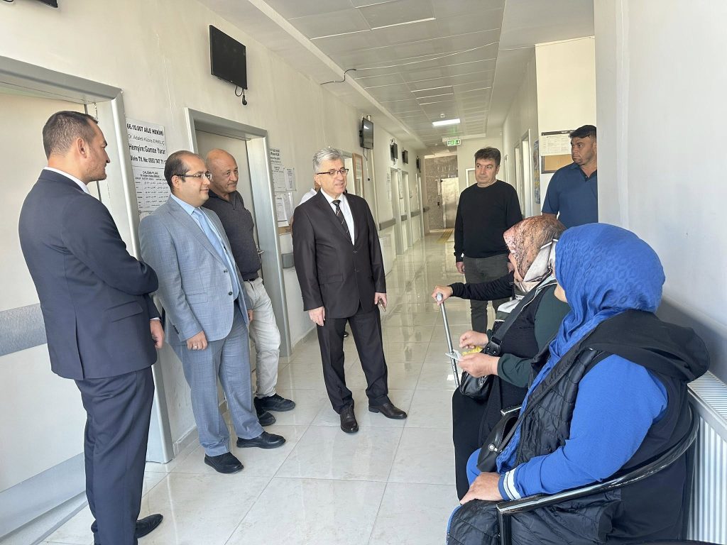 Karaarslan’dan İlçelerdeki sağlık hizmetlerine yakın takip