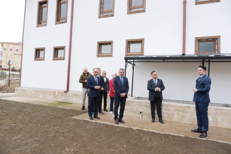 Vali Özkan’dan yaşam ve aile destek merkezine ziyaret