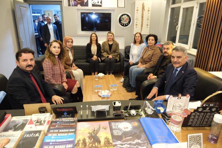 Vali Özkan, Ülkü Ocakları Yozgat İl Başkanlığını ziyaret etti