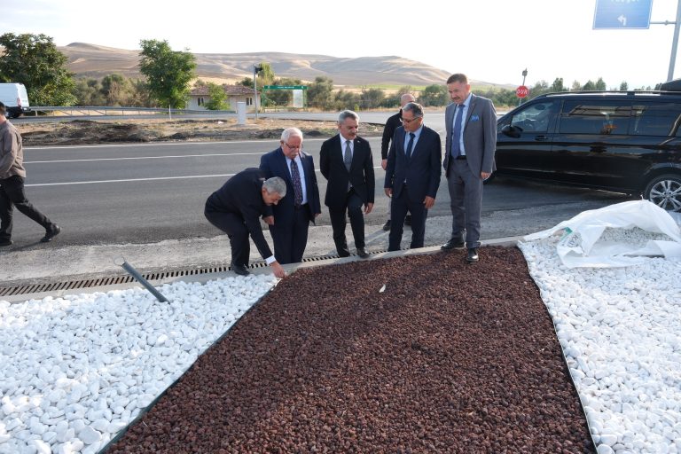 Vali Özkan, OSB’de yenilenen altyapıyı inceledi