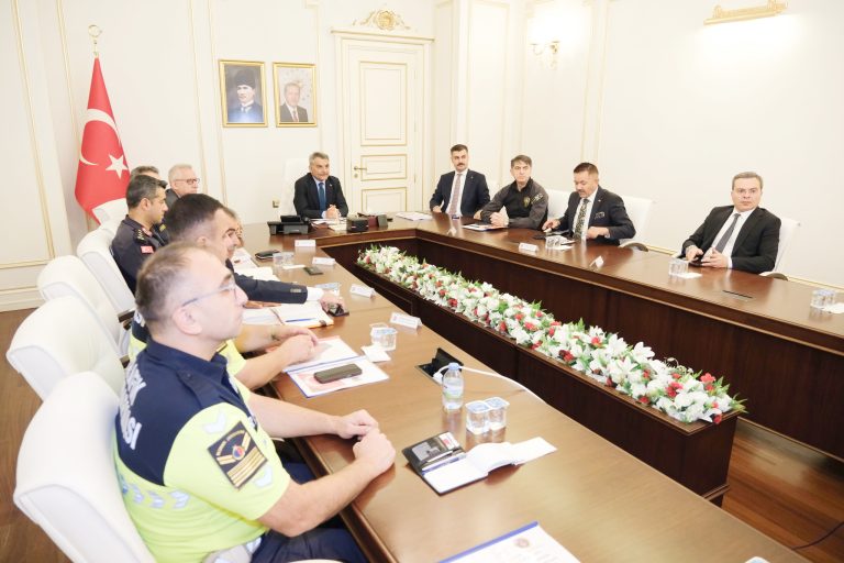 Vali Özkan Trafik Güvenliği Toplantısına katıldı