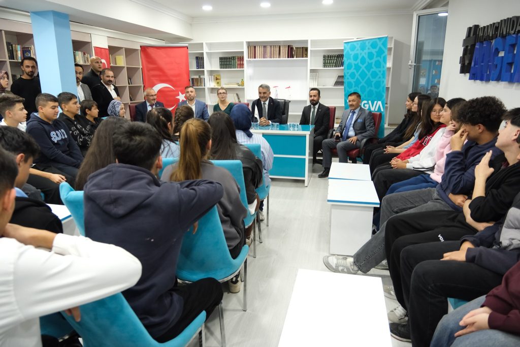 Özkan, “Velhasıl Sohbetleri”ne konuk oldu