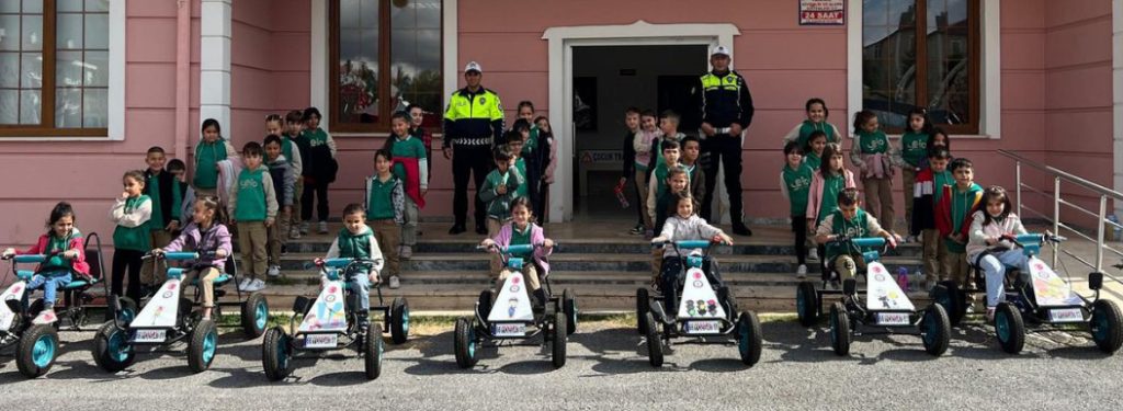 İlkokul öğrencilerine trafik eğitimi