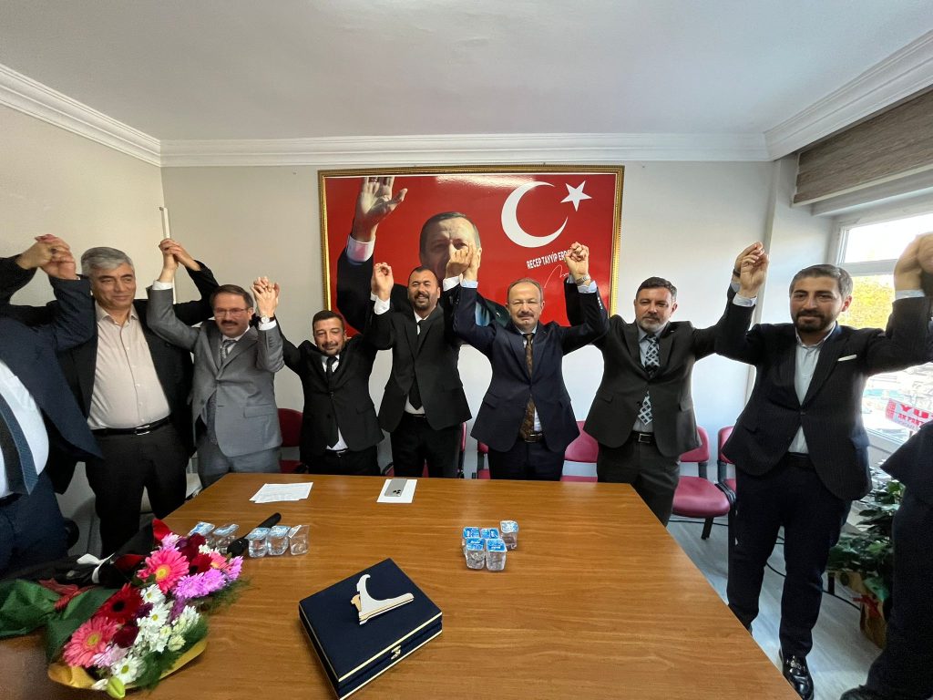AK Parti İlçe Teşkilatı’nda devir teslim töreni yapıldı