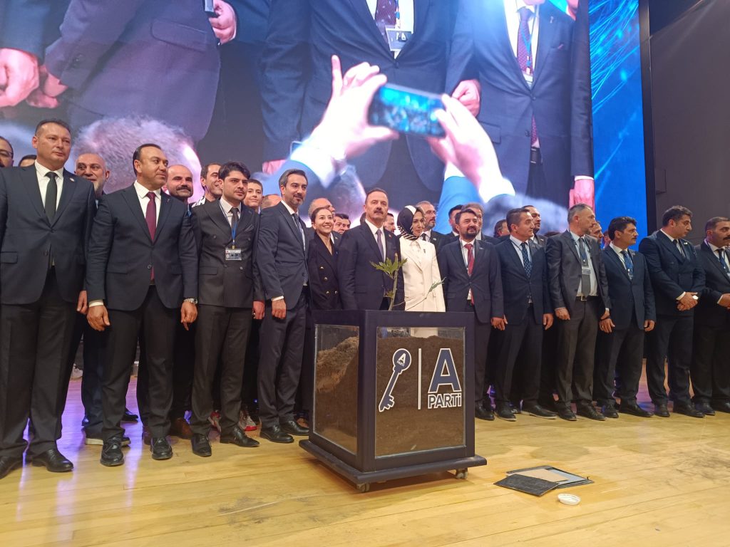 Anahtar Parti 1. Kuruluş yıldönümünü kutladı