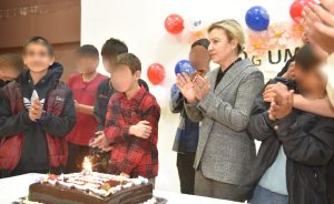 Arzu Özkan’dan çocuklara doğum günü sürprizi