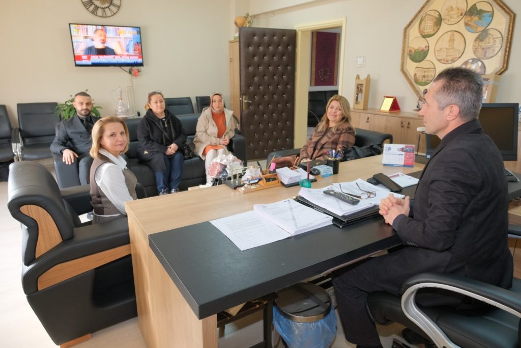 Anneler hem öğreniyor hem üretiyor