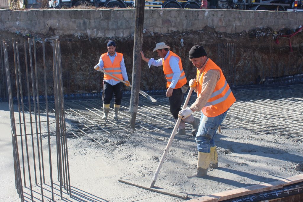 Bahçeşehir Mahallesi Ticaret Merkezi’nin temeli atıldı