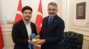Vali Özkan ve Başkan Arslan, şampiyonu ağırladı