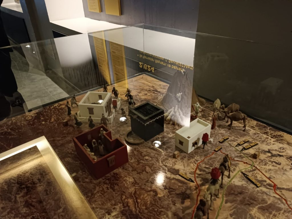  Kutsal Eserler ve Kur’an-ı Kerim Sergisi ilgi odağı oldu