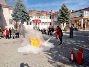 VİDEOLU HABER Huzurevi personeline yangın tatbikatı