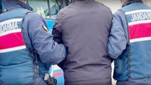 Dolandırıcılık suçundan aranan iki şahıs yakalandı