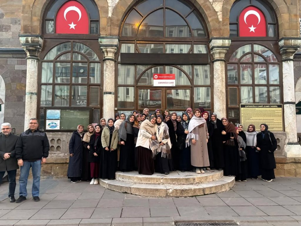 Üniversiteli gençler liseli öğrencilerle tecrübe paylaştı