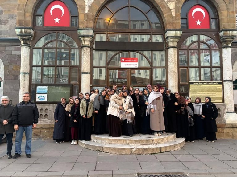 Üniversiteli gençler liseli öğrencilerle tecrübe paylaştı