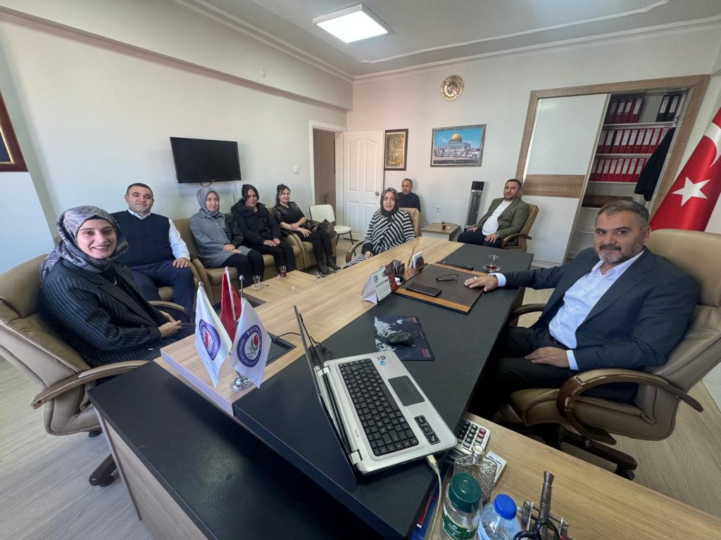 Şerefli, okul müdürleri ile bir araya geldi