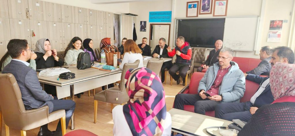 Şerefli’den 24 Kasım öncesi okul ziyaretleri