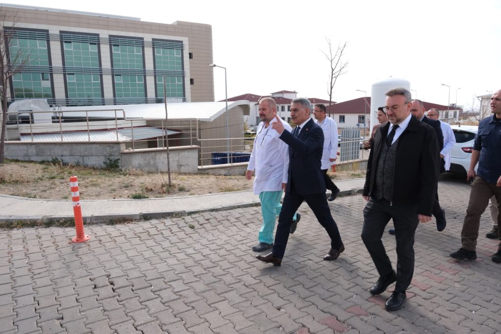 Vali Özkan’dan sağlık hizmetlerine yakın takip