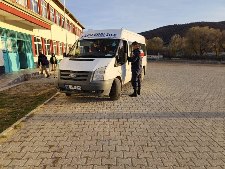 Jandarma’dan okul servislerine denetim