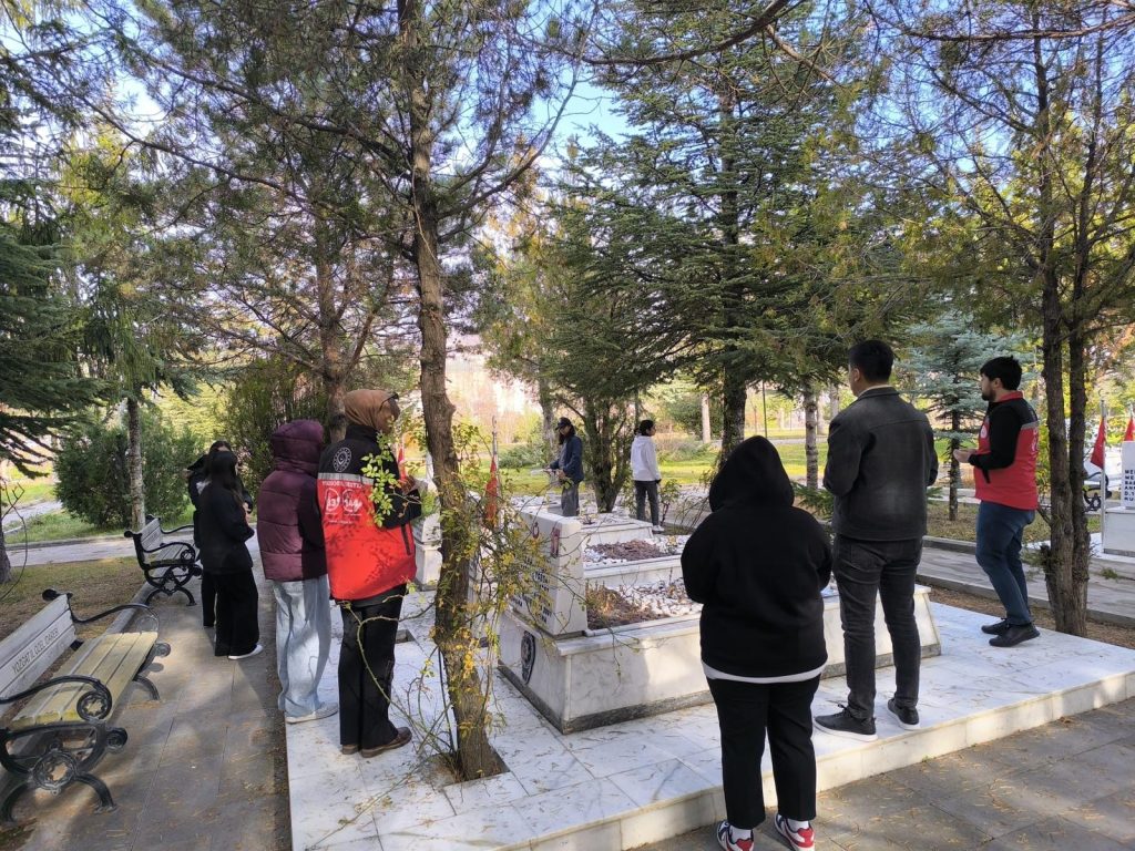 Çocuklardan şehit ailelerine vefa