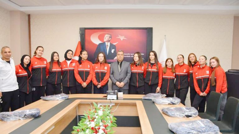 Kız Hentbol Takımından ziyaret