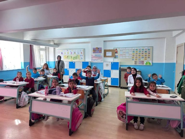 Eğitim giderlerini hafifletecek destek 81 ilde eş zamanlı başladı