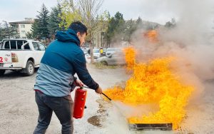 Sağlık personeline yangın tatbikatı eğitimi