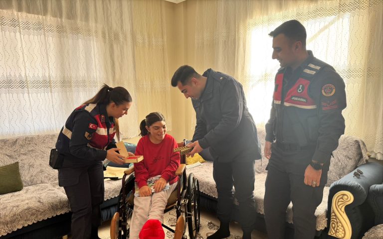 Jandarma’dan anlamlı ziyaret