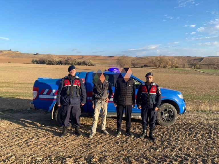 Jandarma, kayıp engelli şahsı arazide buldu