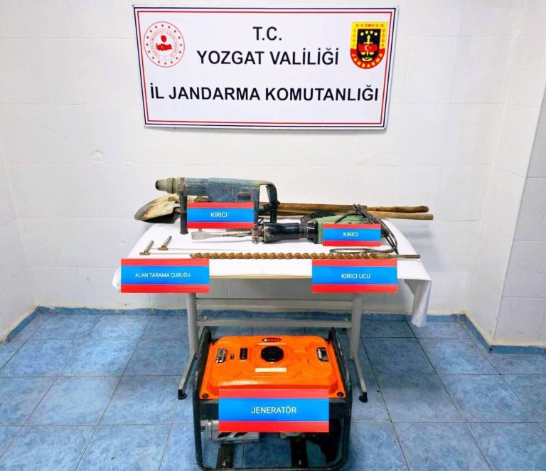 Jandarma’dan define kazısına suçüstü