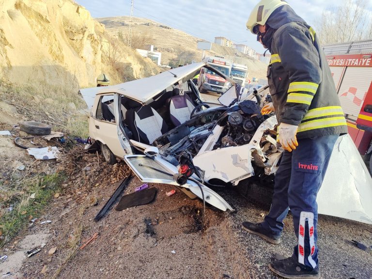 Kontrolden çıkan araç takla attı: 2 ağır yaralı