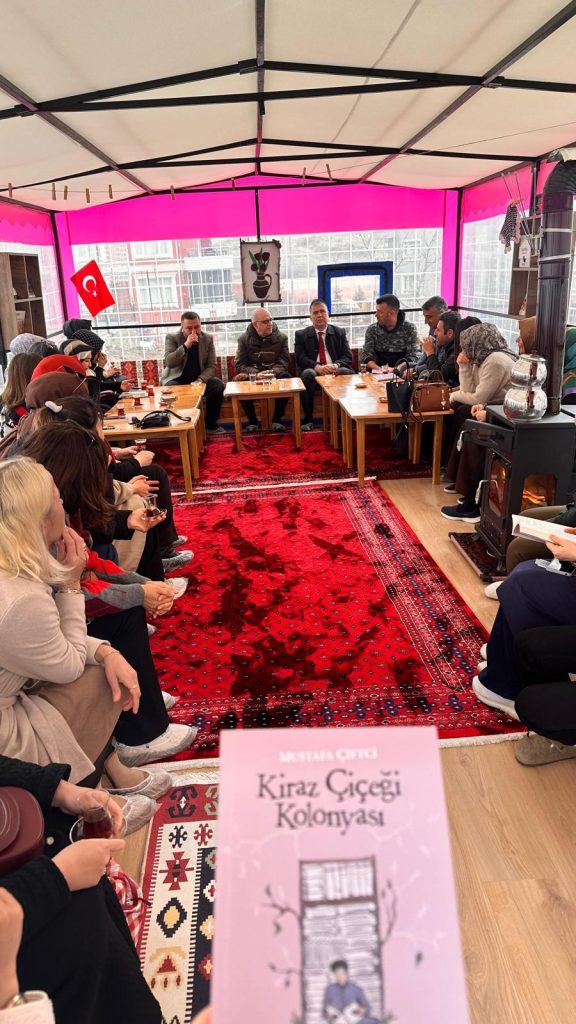 Yazar Mustafa Çiftçi velilerle bir araya geldi