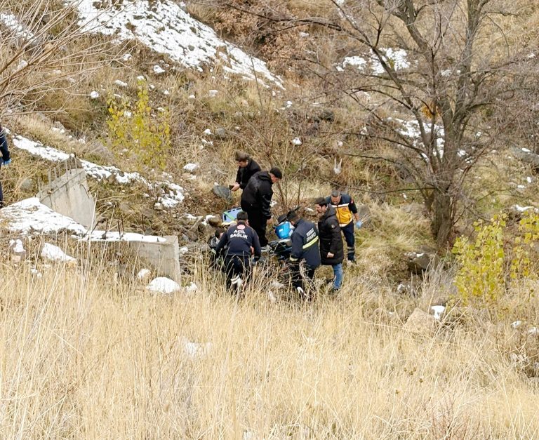 Ehliyet sınavına hazırlanan genç sürücü şarampole yuvarlandı