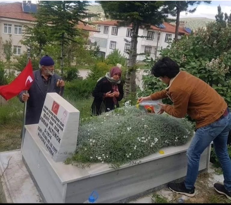 “Şehit Adnan Altunok kabri başında anıldı”