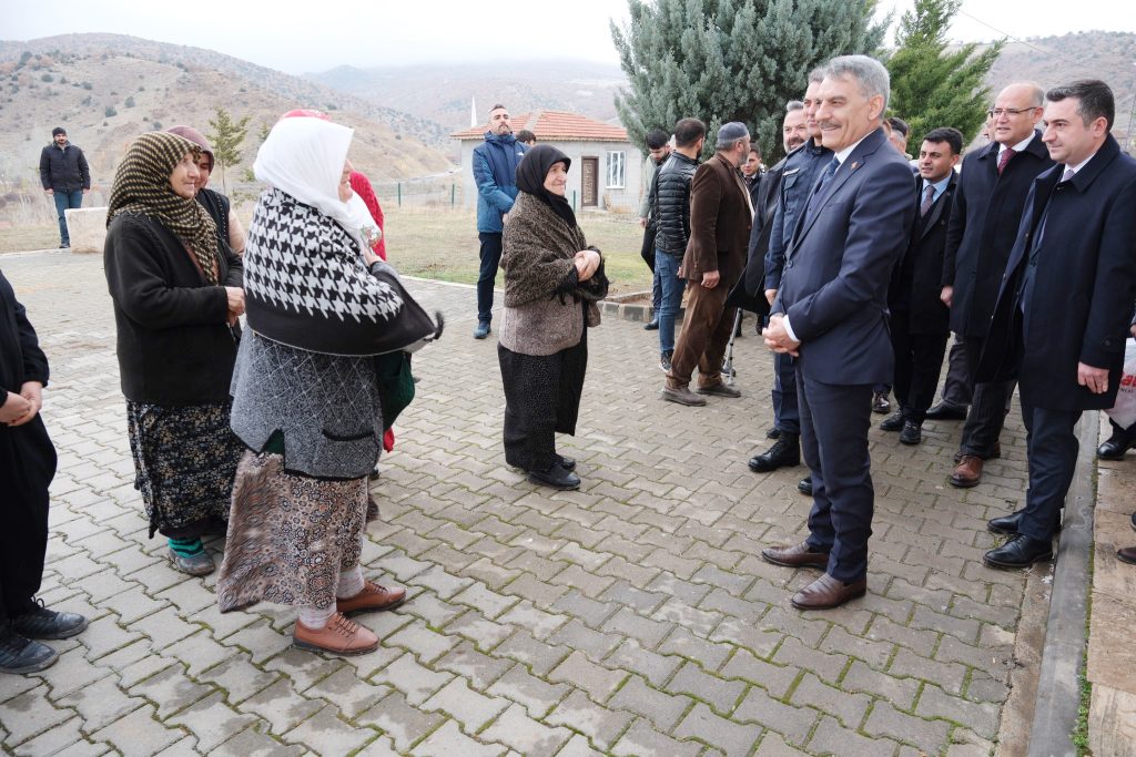 Vali Özkan köy sakinleri ile bir araya geldi