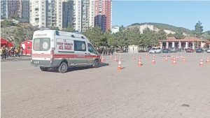VİDEOLU HABER Ambulans rallisinde ekipler hünerlerini sergiledi