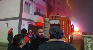 VİDEOLU HABER Rezidansta Patlama Paniği: 1 Yaralı, 2 kişi dumandan etkilendi