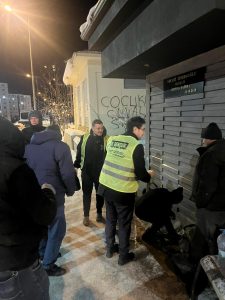 AK gençlikten çeşme başındaki vatandaşlara çay ikramı